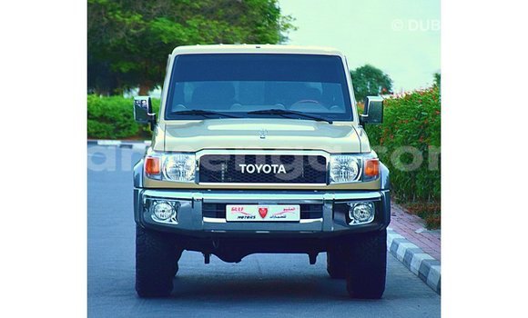 Acheter Import Voiture Toyota Land Cruiser Beige à Import - Dubai, Hhohho Acheter Import Voiture Toyota Land Cruiser Beige à Import - Dubai, Hhohho