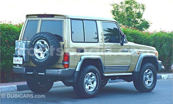 Acheter Import Voiture Toyota Land Cruiser Beige à Import - Dubai, Hhohho Acheter Import Voiture Toyota Land Cruiser Beige à Import - Dubai, Hhohho