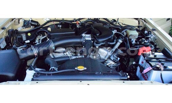 Acheter Import Voiture Toyota Land Cruiser Beige à Import - Dubai, Hhohho Acheter Import Voiture Toyota Land Cruiser Beige à Import - Dubai, Hhohho