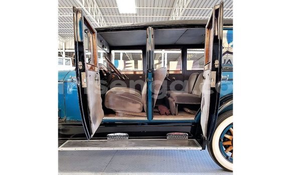 Nunua Imported Buick Electra Blue Gari ndani ya Import - Dubai nchini Hhohho Nunua Imported Buick Electra Blue Gari ndani ya Import - Dubai nchini Hhohho