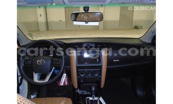 Nunua Imported Toyota Fortuner White Gari ndani ya Import - Dubai nchini Hhohho Nunua Imported Toyota Fortuner White Gari ndani ya Import - Dubai nchini Hhohho