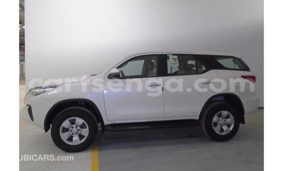 Nunua Imported Toyota Fortuner White Gari ndani ya Import - Dubai nchini Hhohho Nunua Imported Toyota Fortuner White Gari ndani ya Import - Dubai nchini Hhohho