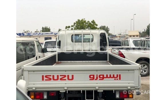 Acheter Import Utilitaire Isuzu Bighorn Blanc à Import - Dubai, Hhohho Acheter Import Utilitaire Isuzu Bighorn Blanc à Import - Dubai, Hhohho