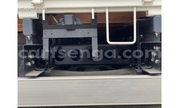 Acheter Import Utilitaire Isuzu Bighorn Blanc à Import - Dubai, Hhohho Acheter Import Utilitaire Isuzu Bighorn Blanc à Import - Dubai, Hhohho