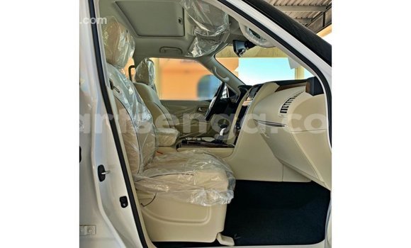 Acheter Import Voiture Nissan Patrol Blanc à Import - Dubai, Hhohho Acheter Import Voiture Nissan Patrol Blanc à Import - Dubai, Hhohho