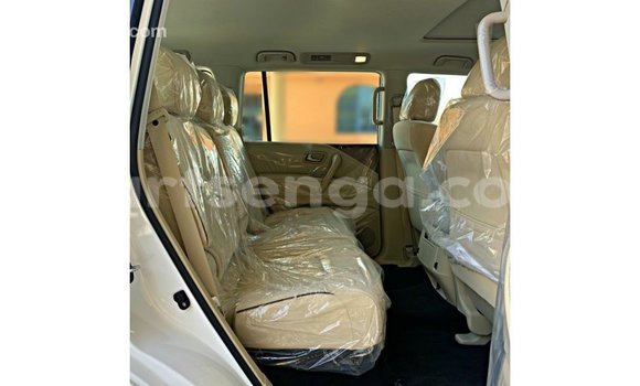Acheter Import Voiture Nissan Patrol Blanc à Import - Dubai, Hhohho Acheter Import Voiture Nissan Patrol Blanc à Import - Dubai, Hhohho