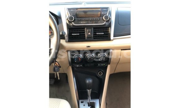 Acheter Import Voiture Toyota Yaris Blanc à Import - Dubai, Hhohho Acheter Import Voiture Toyota Yaris Blanc à Import - Dubai, Hhohho