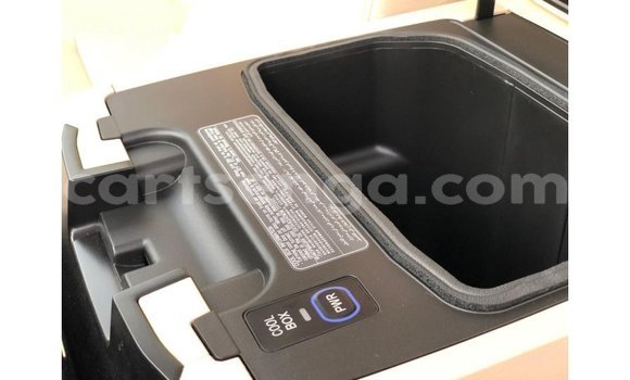 Nunua Imported Toyota Land Cruiser Black Gari ndani ya Import - Dubai nchini Hhohho Nunua Imported Toyota Land Cruiser Black Gari ndani ya Import - Dubai nchini Hhohho