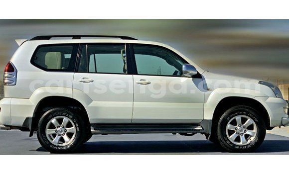 Acheter Import Voiture Toyota Prado Blanc à Import - Dubai, Hhohho Acheter Import Voiture Toyota Prado Blanc à Import - Dubai, Hhohho