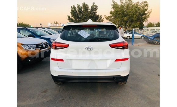 Nunua Imported Hyundai Tucson White Gari ndani ya Import - Dubai nchini Hhohho Nunua Imported Hyundai Tucson White Gari ndani ya Import - Dubai nchini Hhohho
