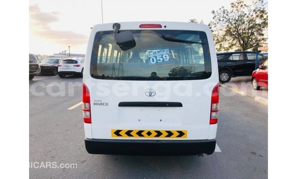 Nunua Imported Toyota Hiace White Gari ndani ya Import - Dubai nchini Hhohho Nunua Imported Toyota Hiace White Gari ndani ya Import - Dubai nchini Hhohho