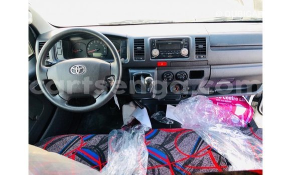 Nunua Imported Toyota Hiace White Gari ndani ya Import - Dubai nchini Hhohho Nunua Imported Toyota Hiace White Gari ndani ya Import - Dubai nchini Hhohho