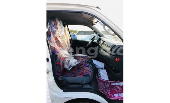 Nunua Imported Toyota Hiace White Gari ndani ya Import - Dubai nchini Hhohho Nunua Imported Toyota Hiace White Gari ndani ya Import - Dubai nchini Hhohho