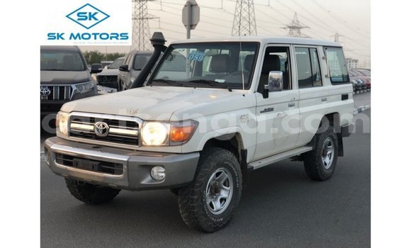 Nunua Imported Toyota Land Cruiser White Gari ndani ya Import - Dubai nchini Hhohho