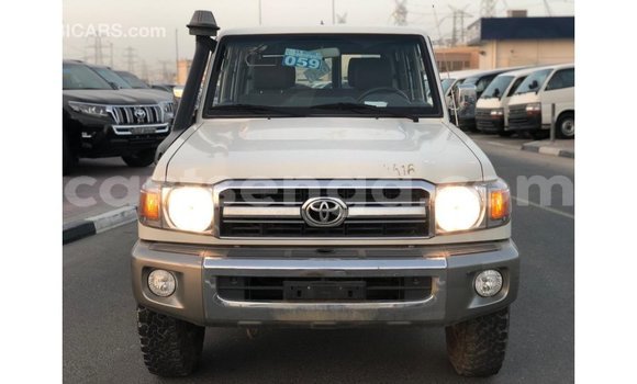 Nunua Imported Toyota Land Cruiser White Gari ndani ya Import - Dubai nchini Hhohho Nunua Imported Toyota Land Cruiser White Gari ndani ya Import - Dubai nchini Hhohho