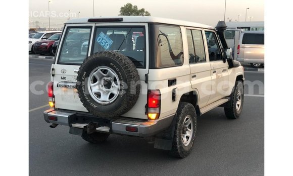 Nunua Imported Toyota Land Cruiser White Gari ndani ya Import - Dubai nchini Hhohho Nunua Imported Toyota Land Cruiser White Gari ndani ya Import - Dubai nchini Hhohho
