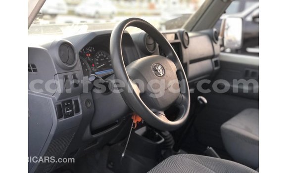 Nunua Imported Toyota Land Cruiser White Gari ndani ya Import - Dubai nchini Hhohho Nunua Imported Toyota Land Cruiser White Gari ndani ya Import - Dubai nchini Hhohho