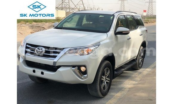 Acheter Import Voiture Toyota Fortuner Blanc à Import - Dubai, Hhohho Acheter Import Voiture Toyota Fortuner Blanc à Import - Dubai, Hhohho