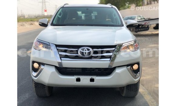Nunua Imported Toyota Fortuner White Gari ndani ya Import - Dubai nchini Hhohho Nunua Imported Toyota Fortuner White Gari ndani ya Import - Dubai nchini Hhohho