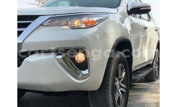 Nunua Imported Toyota Fortuner White Gari ndani ya Import - Dubai nchini Hhohho Nunua Imported Toyota Fortuner White Gari ndani ya Import - Dubai nchini Hhohho