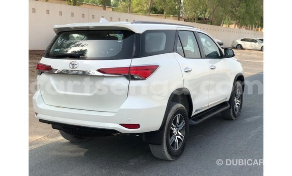 Nunua Imported Toyota Fortuner White Gari ndani ya Import - Dubai nchini Hhohho Nunua Imported Toyota Fortuner White Gari ndani ya Import - Dubai nchini Hhohho