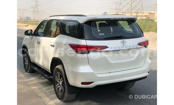 Nunua Imported Toyota Fortuner White Gari ndani ya Import - Dubai nchini Hhohho Nunua Imported Toyota Fortuner White Gari ndani ya Import - Dubai nchini Hhohho