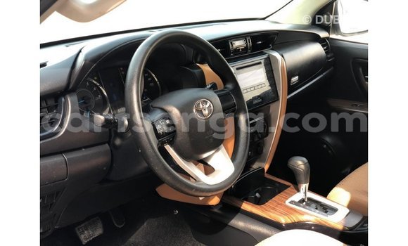 Nunua Imported Toyota Fortuner White Gari ndani ya Import - Dubai nchini Hhohho Nunua Imported Toyota Fortuner White Gari ndani ya Import - Dubai nchini Hhohho