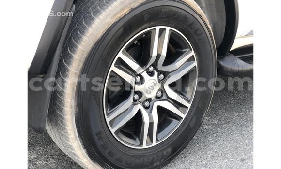 Nunua Imported Toyota Fortuner White Gari ndani ya Import - Dubai nchini Hhohho Nunua Imported Toyota Fortuner White Gari ndani ya Import - Dubai nchini Hhohho
