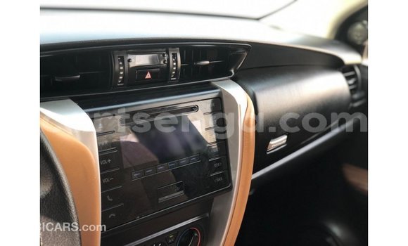 Nunua Imported Toyota Fortuner White Gari ndani ya Import - Dubai nchini Hhohho Nunua Imported Toyota Fortuner White Gari ndani ya Import - Dubai nchini Hhohho