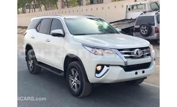 Nunua Imported Toyota Fortuner White Gari ndani ya Import - Dubai nchini Hhohho Nunua Imported Toyota Fortuner White Gari ndani ya Import - Dubai nchini Hhohho