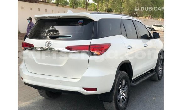 Nunua Imported Toyota Fortuner White Gari ndani ya Import - Dubai nchini Hhohho Nunua Imported Toyota Fortuner White Gari ndani ya Import - Dubai nchini Hhohho