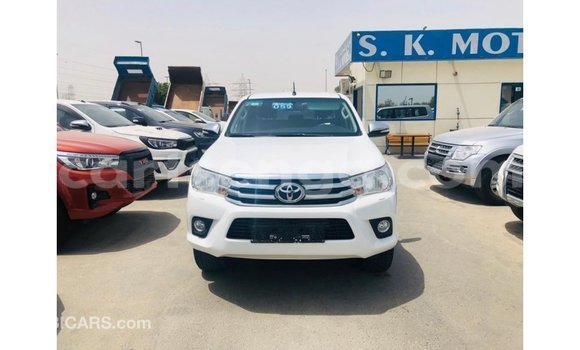 Nunua Imported Toyota Hilux White Gari ndani ya Import - Dubai nchini Hhohho Nunua Imported Toyota Hilux White Gari ndani ya Import - Dubai nchini Hhohho
