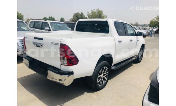 Nunua Imported Toyota Hilux White Gari ndani ya Import - Dubai nchini Hhohho Nunua Imported Toyota Hilux White Gari ndani ya Import - Dubai nchini Hhohho