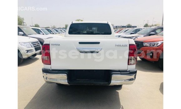 Nunua Imported Toyota Hilux White Gari ndani ya Import - Dubai nchini Hhohho Nunua Imported Toyota Hilux White Gari ndani ya Import - Dubai nchini Hhohho
