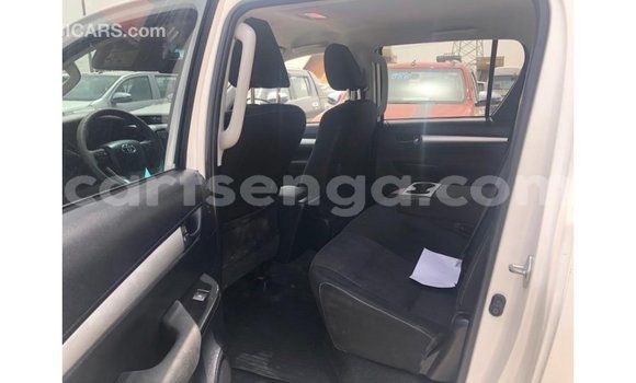 Nunua Imported Toyota Hilux White Gari ndani ya Import - Dubai nchini Hhohho Nunua Imported Toyota Hilux White Gari ndani ya Import - Dubai nchini Hhohho