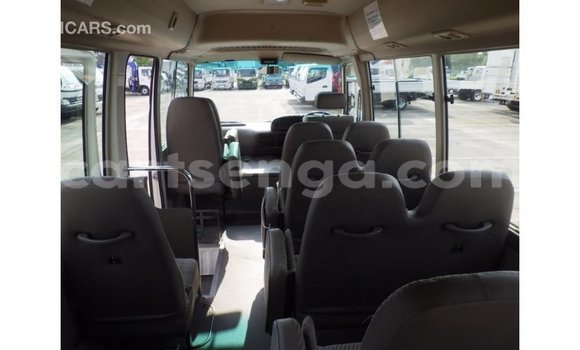 Acheter Import Voiture Toyota Coaster Blanc à Import - Dubai, Hhohho Acheter Import Voiture Toyota Coaster Blanc à Import - Dubai, Hhohho