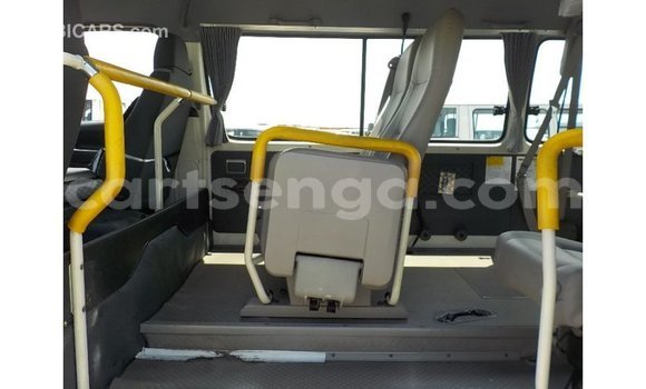 Acheter Import Voiture Toyota Hiace Blanc à Import - Dubai, Hhohho Acheter Import Voiture Toyota Hiace Blanc à Import - Dubai, Hhohho