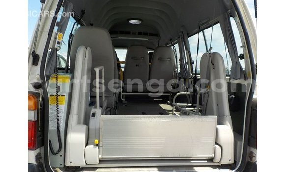 Acheter Import Voiture Toyota Hiace Blanc à Import - Dubai, Hhohho Acheter Import Voiture Toyota Hiace Blanc à Import - Dubai, Hhohho
