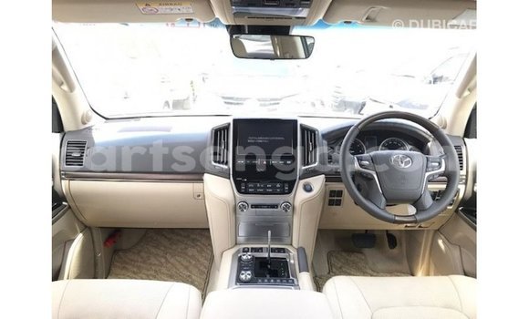 Nunua Imported Toyota Land Cruiser White Gari ndani ya Import - Dubai nchini Hhohho Nunua Imported Toyota Land Cruiser White Gari ndani ya Import - Dubai nchini Hhohho