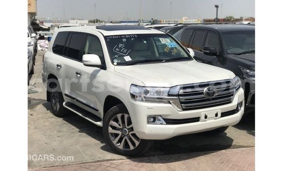 Nunua Imported Toyota Land Cruiser White Gari ndani ya Import - Dubai nchini Hhohho Nunua Imported Toyota Land Cruiser White Gari ndani ya Import - Dubai nchini Hhohho