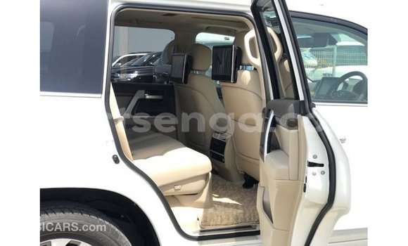 Nunua Imported Toyota Land Cruiser White Gari ndani ya Import - Dubai nchini Hhohho Nunua Imported Toyota Land Cruiser White Gari ndani ya Import - Dubai nchini Hhohho