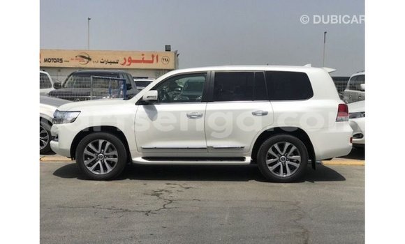 Nunua Imported Toyota Land Cruiser White Gari ndani ya Import - Dubai nchini Hhohho Nunua Imported Toyota Land Cruiser White Gari ndani ya Import - Dubai nchini Hhohho