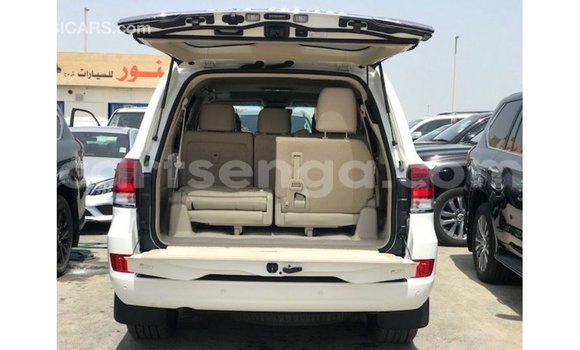 Nunua Imported Toyota Land Cruiser White Gari ndani ya Import - Dubai nchini Hhohho Nunua Imported Toyota Land Cruiser White Gari ndani ya Import - Dubai nchini Hhohho