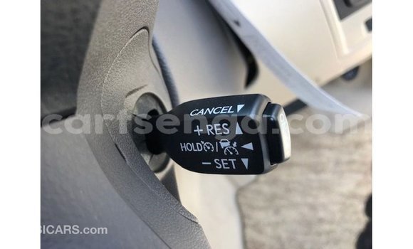 Nunua Imported Toyota Land Cruiser White Gari ndani ya Import - Dubai nchini Hhohho Nunua Imported Toyota Land Cruiser White Gari ndani ya Import - Dubai nchini Hhohho