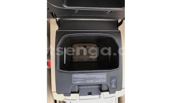 Nunua Imported Toyota Land Cruiser White Gari ndani ya Import - Dubai nchini Hhohho Nunua Imported Toyota Land Cruiser White Gari ndani ya Import - Dubai nchini Hhohho