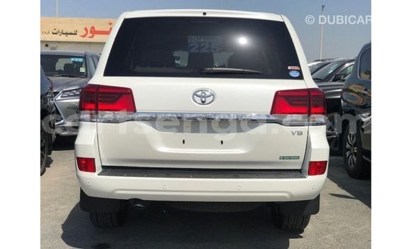 Acheter Import Voiture Toyota Land Cruiser Blanc à Import - Dubai, Hhohho Acheter Import Voiture Toyota Land Cruiser Blanc à Import - Dubai, Hhohho