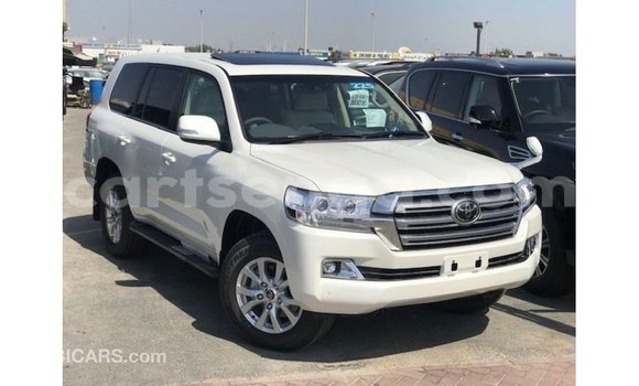 Acheter Import Voiture Toyota Land Cruiser Blanc à Import - Dubai, Hhohho Acheter Import Voiture Toyota Land Cruiser Blanc à Import - Dubai, Hhohho