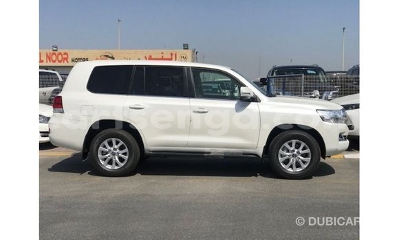 Acheter Import Voiture Toyota Land Cruiser Blanc à Import - Dubai, Hhohho Acheter Import Voiture Toyota Land Cruiser Blanc à Import - Dubai, Hhohho