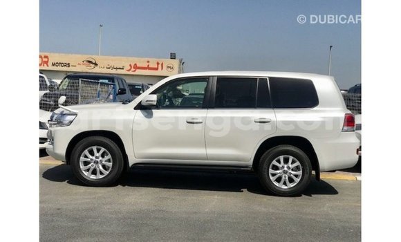 Acheter Import Voiture Toyota Land Cruiser Blanc à Import - Dubai, Hhohho Acheter Import Voiture Toyota Land Cruiser Blanc à Import - Dubai, Hhohho