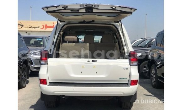 Acheter Import Voiture Toyota Land Cruiser Blanc à Import - Dubai, Hhohho Acheter Import Voiture Toyota Land Cruiser Blanc à Import - Dubai, Hhohho